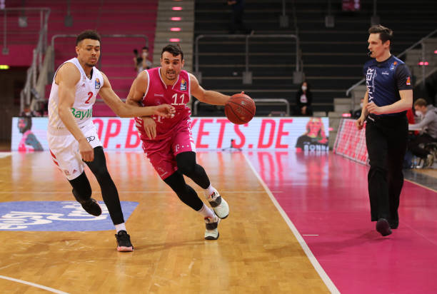 在分析翁泓 在分析翁泓